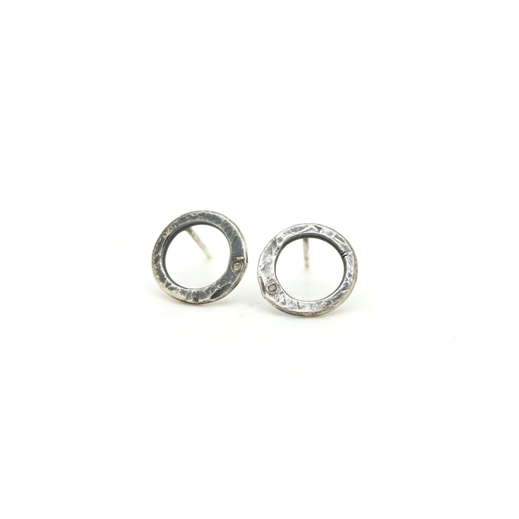 Circle stud earrings