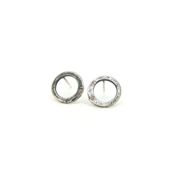 Circle stud earrings